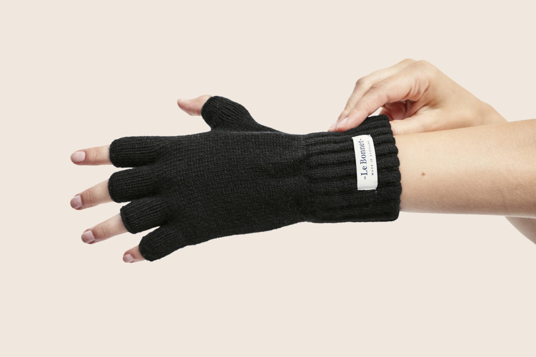 KNITTED FINGERLESS GLOVES - ONYX