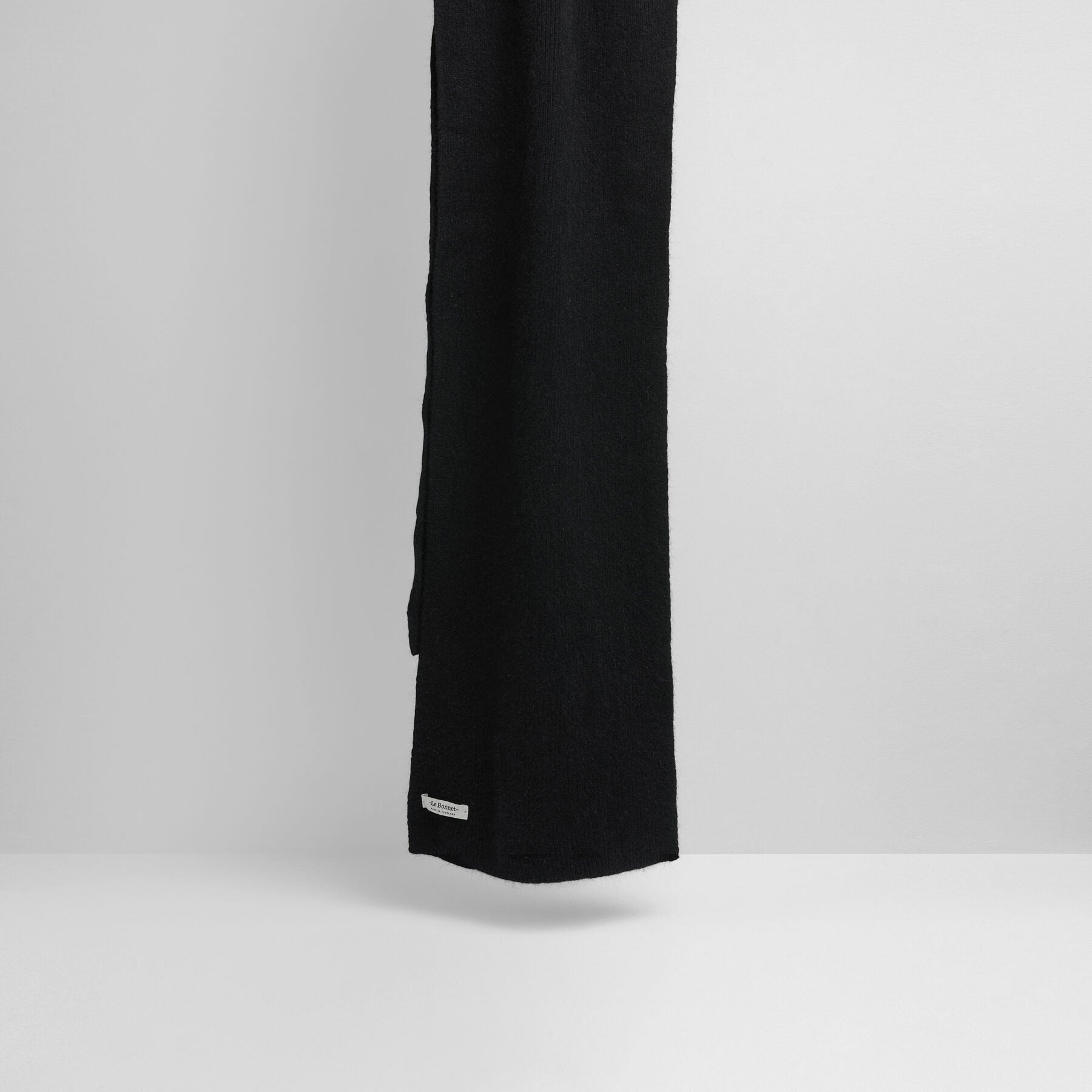 KNITTED SCARF - ONYX